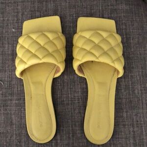 Bottega Veneta flip flop sandals size 38